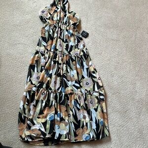NWT Lulus maxi halter dress. Size medium. Gathered back. Lined skirt  & top.